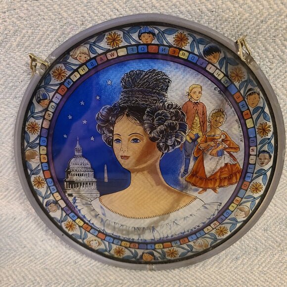 1990 Glassmasters Children of Washington United Federation of Doll Suncatcher - Picture 4 of 7